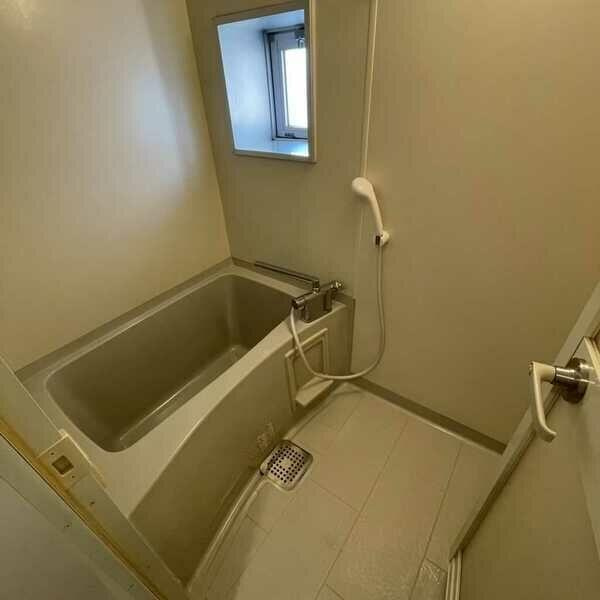 グランシャルマン新大阪の浴室