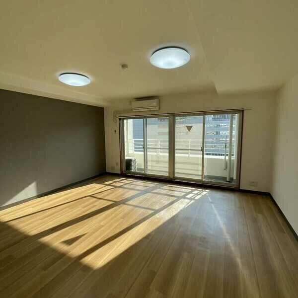 グランシャルマン新大阪の居間・リビング