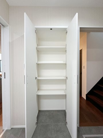 南区宇品御幸5丁目の収納|洗面脱衣所の収納☆
毎日ご家族で使うタオルや洗面用品、洗濯用品などを収納することができます♪