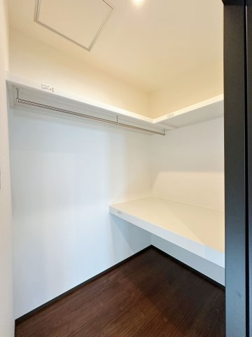 南区宇品御幸5丁目の収納|全居室収納☆
7帖の主寝室のウォークインクローゼットです♪