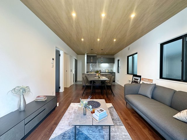 南区宇品御幸5丁目の居間・リビング|16帖の広々としたリビング☆
完成済のため365日ご案内可能♪「今日見たい」にも対応します！