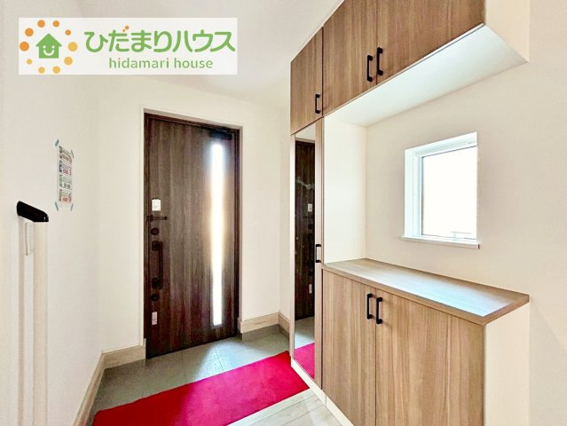 【玄関】 | 取手市井野第１期　新築戸建　4号棟 | 玄関が広いので親子で並んで仲良く靴が履けますね(^^)/