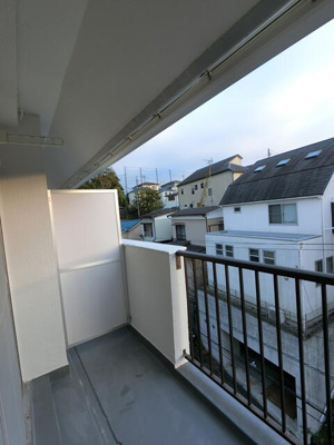 【居間・リビング】 | 矢口台フラット | 洋室４．７帖☆窓方向