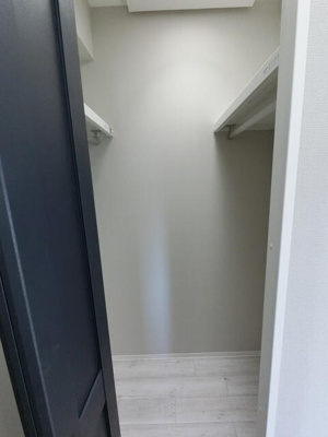 【トイレ】 | 矢口台フラット | ウォシュレットトイレ☆収納棚付