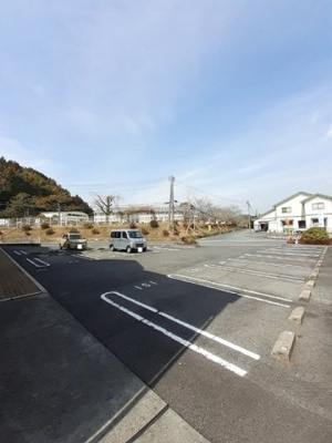 【駐車場】 | セレンディピティ　3ＬＤＫ | 駐車場に車を止められます
