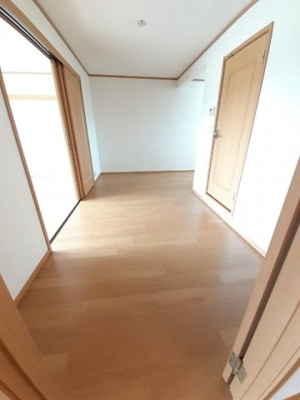 【居間・リビング】 | セレンディピティ　3ＬＤＫ | こちらの居間で趣味の時間をお楽しみください