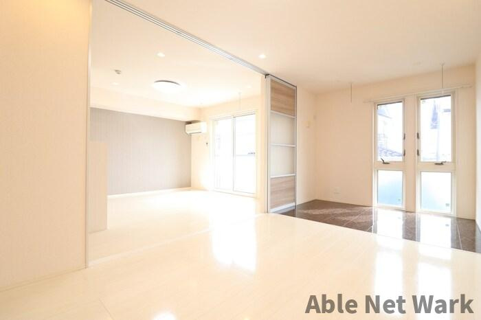 ラ・ドルチェヴィータAの洋室|サンルーム付き