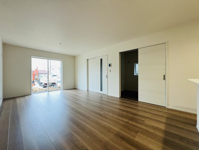 碧南市春日町二丁目68番、69番『仲介手数料無料』新築戸建ての前面道路含む現地写真