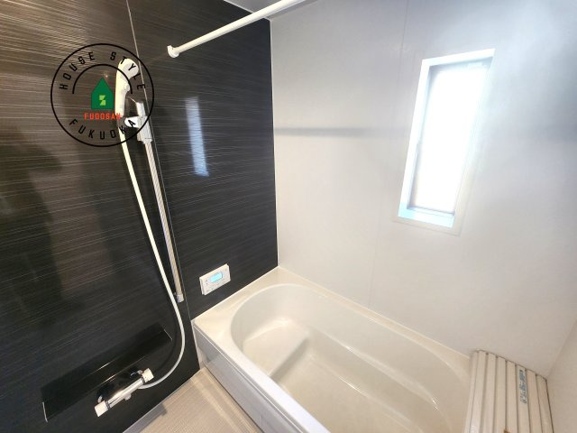 糟屋郡須恵町新原第5-3棟（2号棟）の内観：施工例|浴室は一日の疲れを癒す場所だから、家族みんながゆったりできる快適設計。追い炊き機能付きオートバス。安定した温度で、いつでも快適に入浴できます。