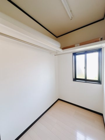 【中古戸建】伊勢崎市境百々の収納|■納戸｜収納としても、自分時間を楽しむお部屋としても使用できます♪