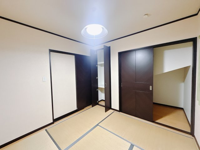 【中古戸建】伊勢崎市境百々の和室|■1階和室｜和室でしか味わえない畳ならではの香りや素材で和のやすらぎを感じてください♪休日はお子様とお昼寝するのにも最適です！