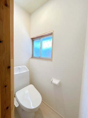 鳥取市滝山中古戸建のトイレ