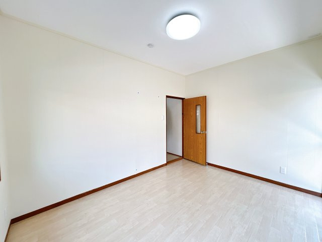 鳥取市滝山中古戸建の洋室