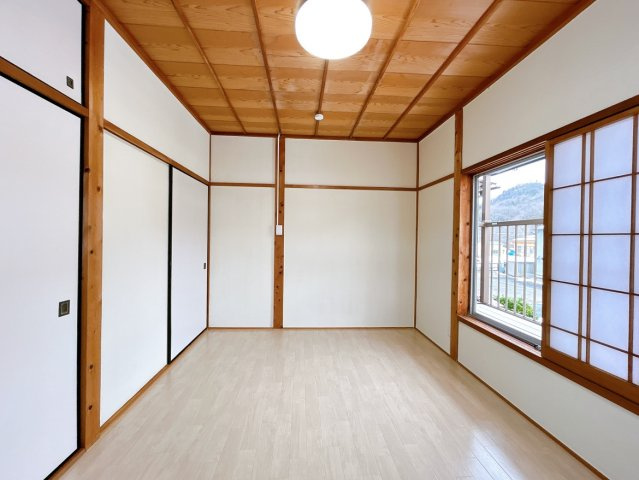 鳥取市滝山中古戸建の洋室