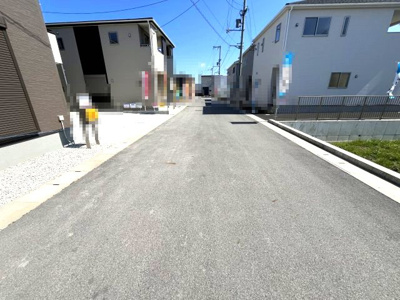 【前面道路含む現地写真】 | 【20万円ｷｬｯｼｭﾊﾞｯｸ対象物件】リーブルガーデン川西町結崎20期 全6棟 3号棟