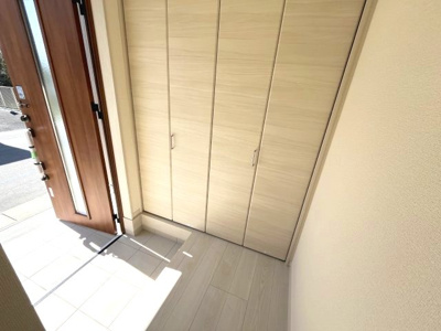 【玄関】 | 【20万円ｷｬｯｼｭﾊﾞｯｸ対象物件】リーブルガーデン川西町結崎20期 全6棟 3号棟