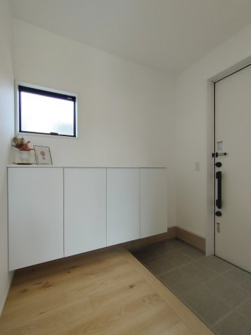 久留米市小森野5丁目　新築戸建の玄関