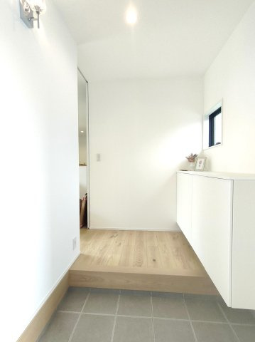 久留米市小森野5丁目　新築戸建の玄関