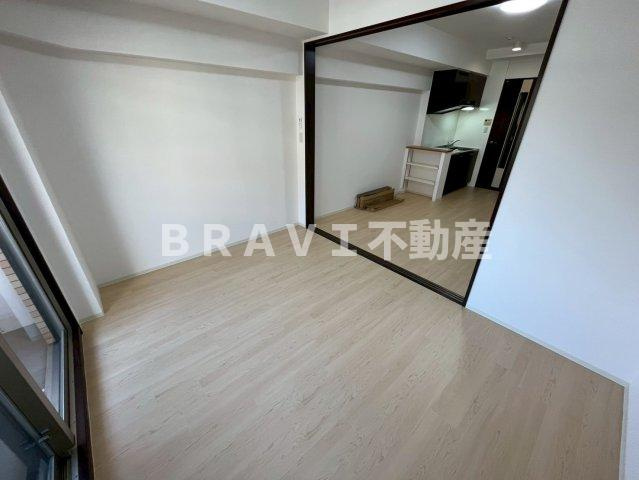 グランシス天満橋　BRAVI不動産の居間・リビング|【グランシス天満橋】洋室です