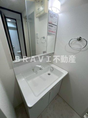 グランシス天満橋　BRAVI不動産の洗面所|【グランシス天満橋】朝の支度にも助かる、独立の洗髪洗面化粧台