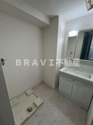 グランシス天満橋　BRAVI不動産の洗面所|【グランシス天満橋】明るい洗面所です