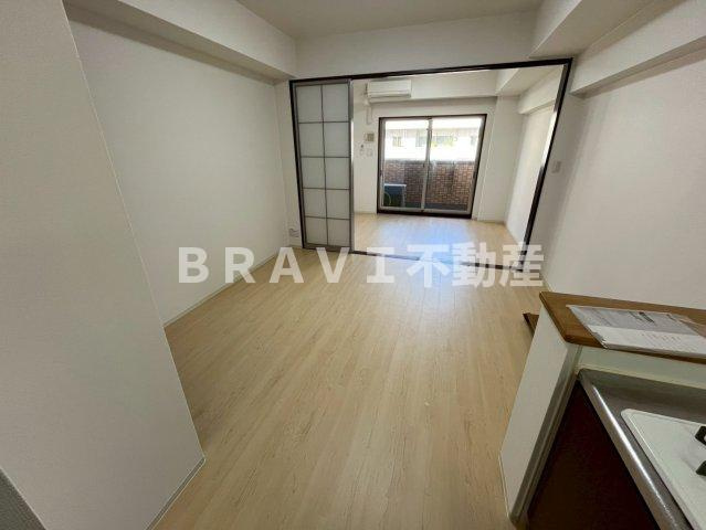 グランシス天満橋　BRAVI不動産の居間・リビング|【グランシス天満橋】ゆったり過ごせる居間です