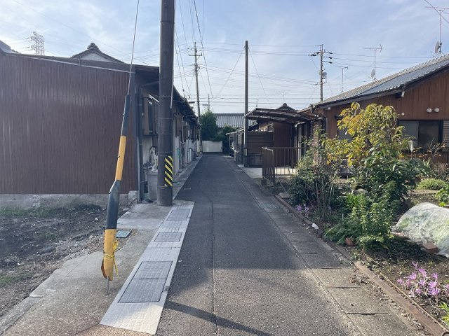 各務原市那加雄飛ケ丘の前面道路含む現地写真