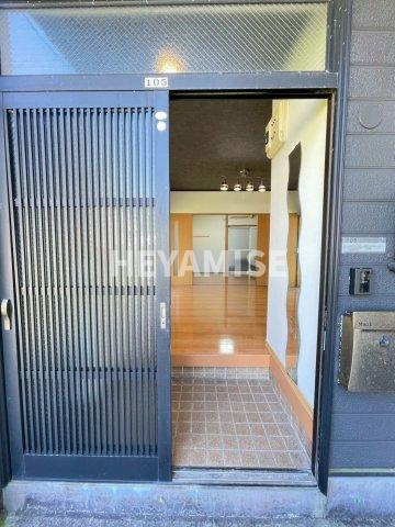 スカイバレー戸町の玄関