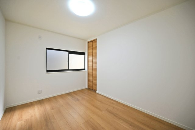 宝塚市山本丸橋1丁目中古戸建│3LDK+駐車1台可の洋室|‐洋室6帖(2F)-