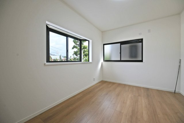 宝塚市山本丸橋1丁目中古戸建│3LDK+駐車1台可の子供部屋|‐洋室6帖(2F)-