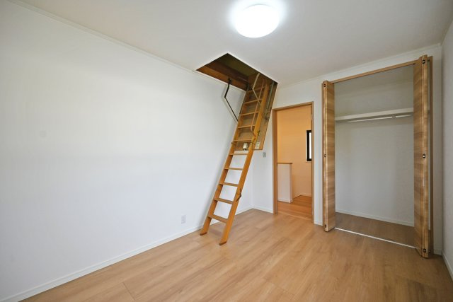 宝塚市山本丸橋1丁目中古戸建│3LDK+駐車1台可の洋室|‐洋室6帖(2F)-