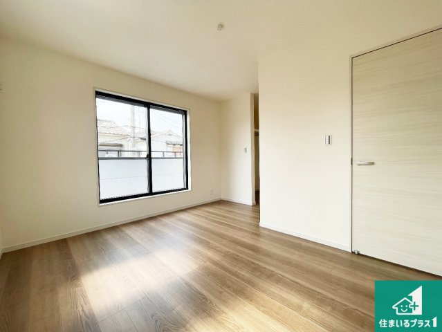 八尾市小畑町　第7期　新築一戸建ての洋室|シンプルな洋室は、自分好みのインテリアが楽しめます♪ご家族とインテリアや家具を選びに行くのは新築購入時の醍醐味の一つです。ぜひお楽しみください♪