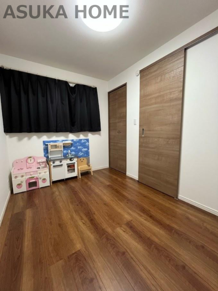 横浜市西区戸部本町戸建ての洋室