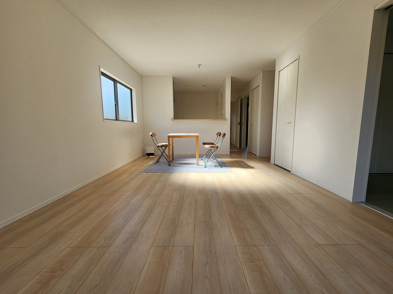 小牧市大字東田中　新築戸建　2号棟の居間・リビング|ゆったりとしたリビングです