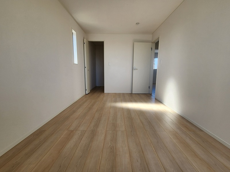 小牧市大字東田中　新築戸建　2号棟の洋室|広々とした洋室です