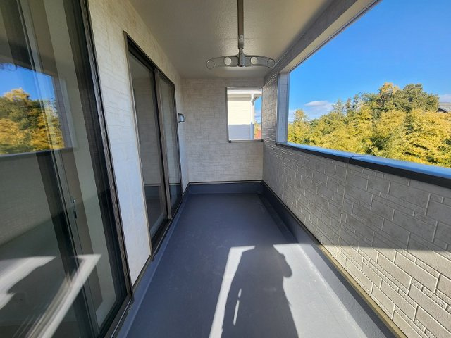 小牧市大字東田中　新築戸建　2号棟のバルコニー|雨でも安心。インナーバルコニー