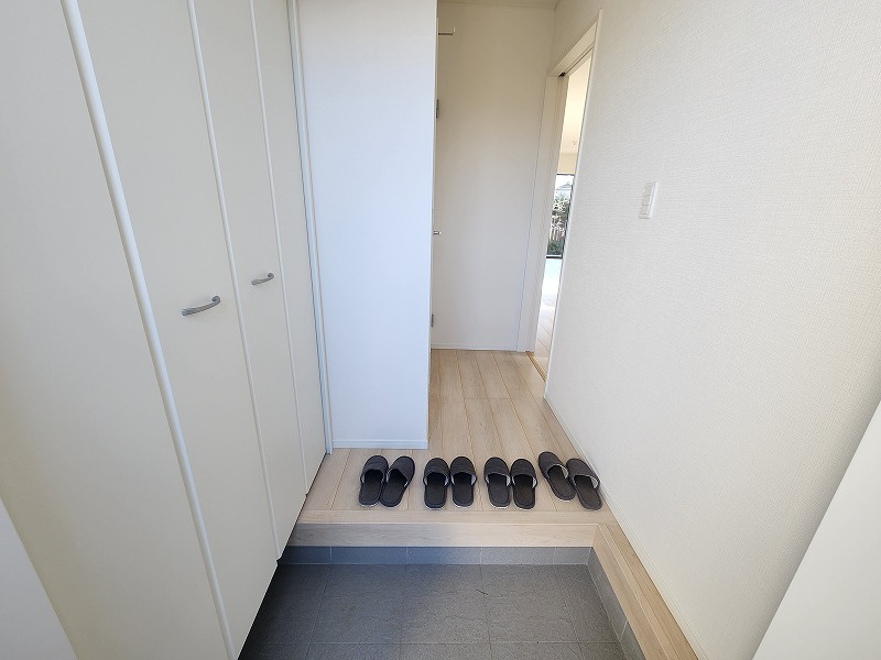 小牧市大字東田中　新築戸建　2号棟の玄関|毎日通る玄関はこちらです