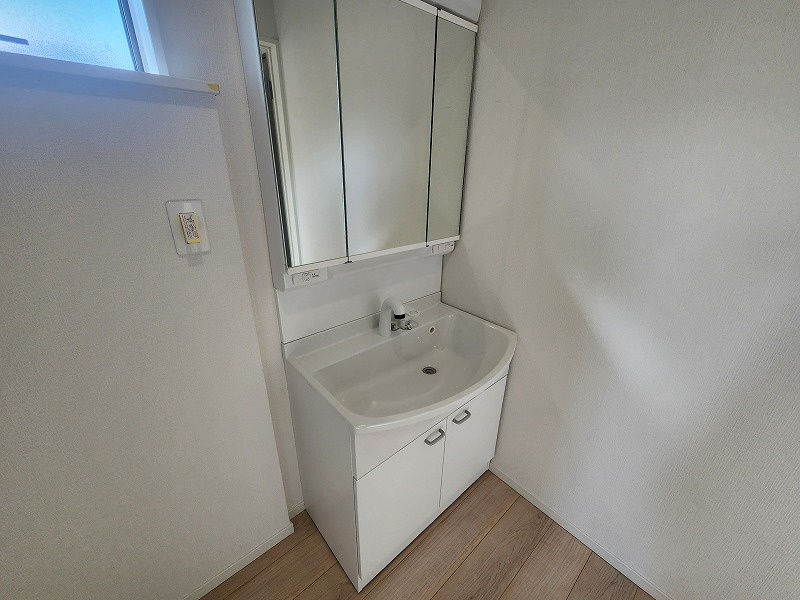 小牧市大字東田中　新築戸建　2号棟の独立洗面台|朝の身支度には欠かせない独立洗面化粧台