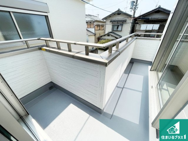八尾市小畑町　第7期　新築一戸建てのバルコニー|日当たりのよいバルコニー！お部屋が開放的に！
