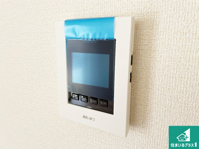 八尾市小畑町　第7期　新築一戸建ての防犯設備|カラーモニターインターホン！声だけでなく来訪者の姿や顔がモニターで確認できるので、小さなお子様がいらっしゃるご家庭でも安心できます！