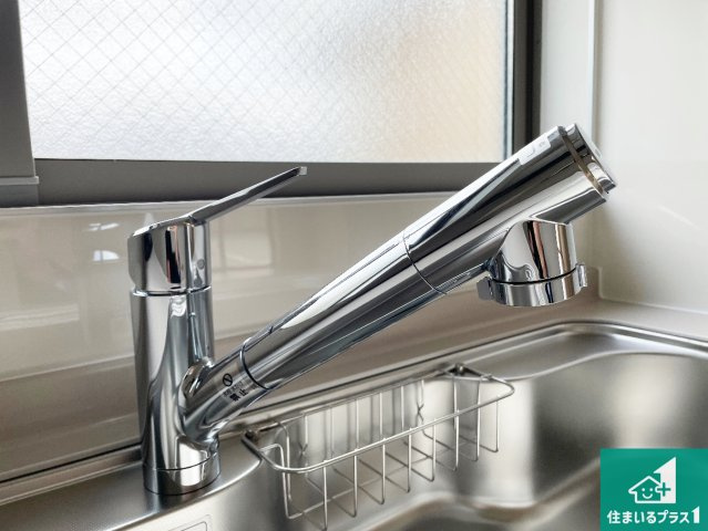 八尾市小畑町　第7期　新築一戸建ての設備|浄水器を内蔵！炊飯時、お茶を作る時に安心してお水を使えます！お湯と冷水、浄水と原水、シャワーの切替えもワンタッチです！