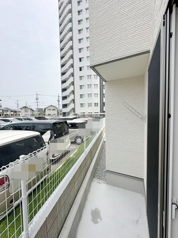 安佐南区東原3丁目 No.6のバルコニー|1階テラス☆
洗面所前にあるため洗濯物の動線もあり家事がしやすいように設計されています♪