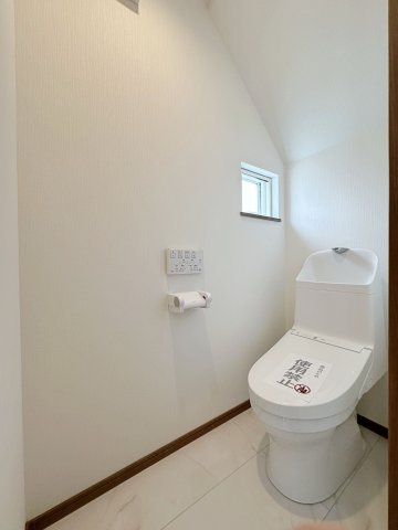 安佐南区東原3丁目 No.6のトイレ|1階ウォシュレットトイレ☆
1階、2階にウォシュレットトイレがついています♪