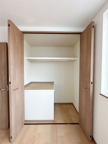 安佐南区東原3丁目 No.6の収納|全居室収納☆
6帖の主寝室のクローゼットです♪