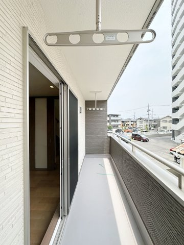 安佐南区東原3丁目 No.6のバルコニー|2階リビングから出入り可能なバルコニー☆
洗面脱衣所と同じフロアのため洗濯物の動線がすっきりしています♪