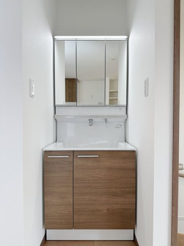 安佐南区東原3丁目 No.6の独立洗面台|2階LDKに設置された洗面化粧台☆
2箇所あるためとても便利です♪