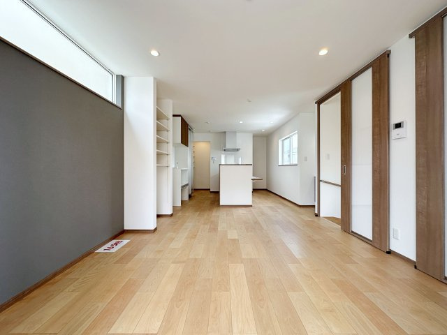 安佐南区東原3丁目 No.6の居間・リビング|16.5帖の広々としたリビング☆
完成済のため365日ご案内可能♪
「今日見たい」にも対応します！