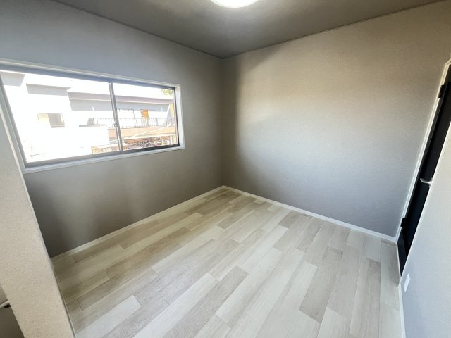 春日市松ヶ丘戸建ての洋室