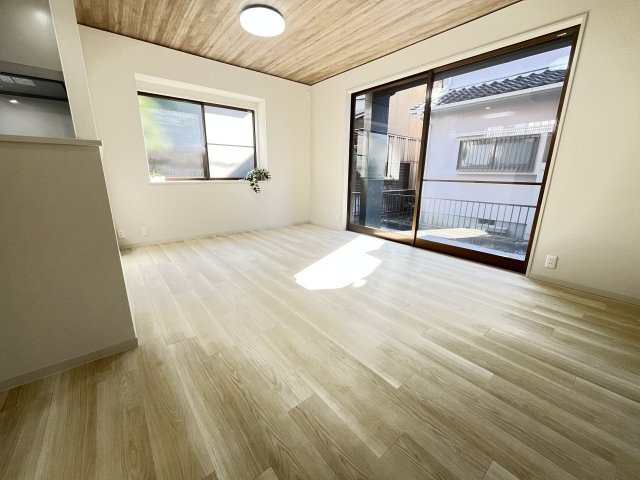 春日市松ヶ丘戸建ての洋室