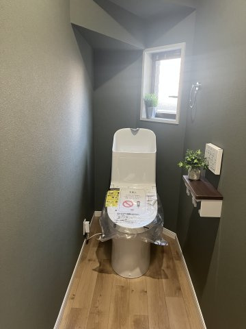 春日市松ヶ丘戸建てのトイレ